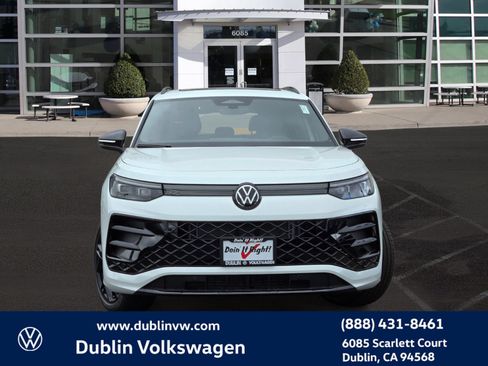 New 2026 Volkswagen Tiguan SE R-Line FWD image 2