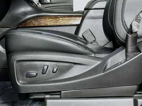 Used 2020 Chevrolet Suburban LT image 26