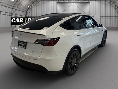 Used 2020 Tesla Model Y Long Range image 4