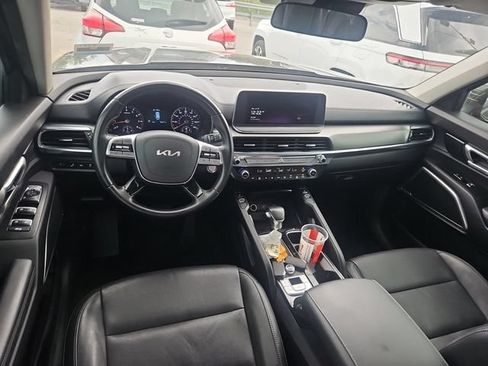 Used 2022 Kia Telluride S FWD image 3