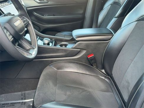 Used 2024 Jeep Grand Cherokee L Laredo image 12