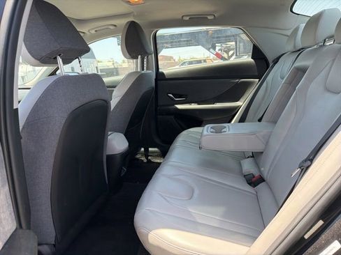 Used 2025 Hyundai Elantra Limited FWD image 15