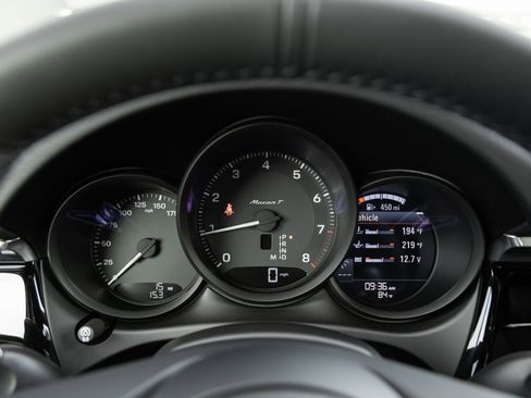 Used 2025 Porsche Macan Turbo image 14