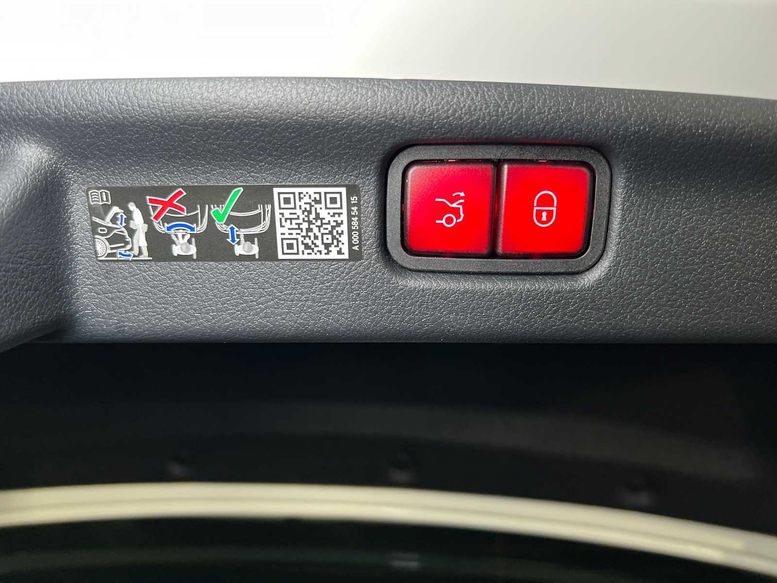 Used 2026 Mercedes-Benz C 300 4MATIC Sedan image 17