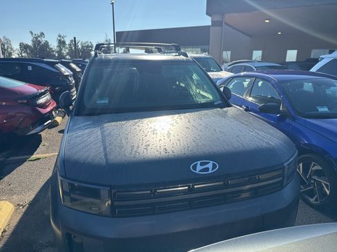 Used 2025 Hyundai Santa Fe Limited image 2