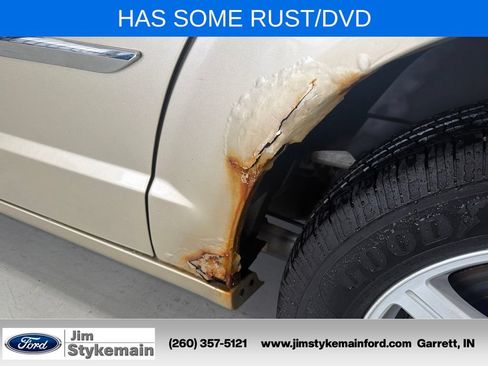 Used 2011 Chrysler Town & Country Touring w/ Entertainment Group #1 FWD image 2