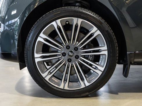 Used 2025 Land Rover Range Rover Autobiography AWD/4WD image 16
