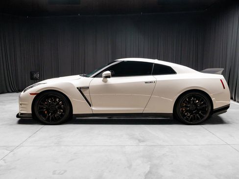 Used 2013 Nissan GT-R Black Edition image 12