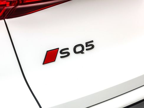 New 2025 Audi SQ5 Premium Plus image 9