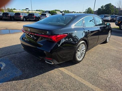 Used 2019 Toyota Avalon Limited w/ All Weather Liner Package FWD image 4
