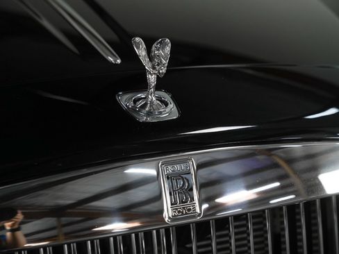 Used 2019 Rolls-Royce Dawn RWD image 13