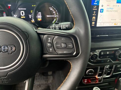 Used 2024 Jeep Wrangler Unlimited AWD/4WD image 17