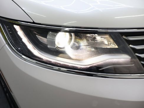 Used 2018 Lincoln MKX Reserve w/ Lincoln MKX Climate Package image 25