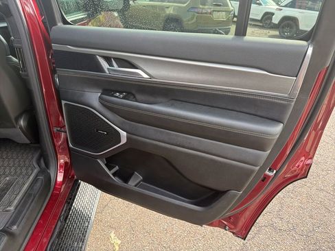 Certified 2024 Jeep Wagoneer Series II AWD/4WD image 7