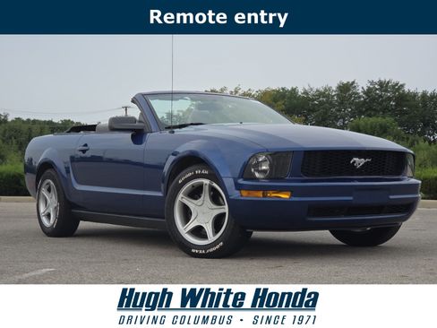 Used 2006 Ford Mustang Convertible RWD image 1