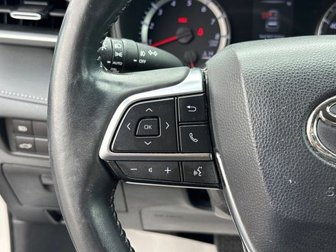 Used 2021 Toyota Highlander LE AWD/4WD image 16