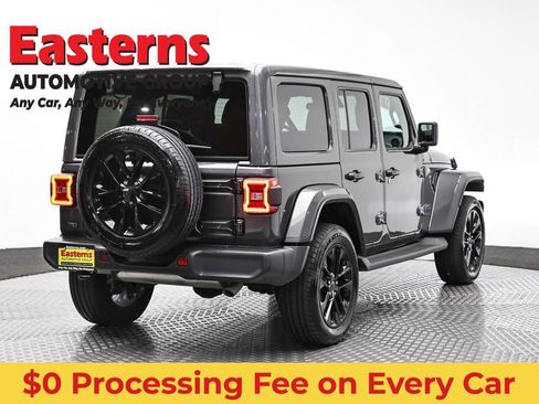 Used 2025 Jeep Wrangler Unlimited Sahara AWD/4WD image 5