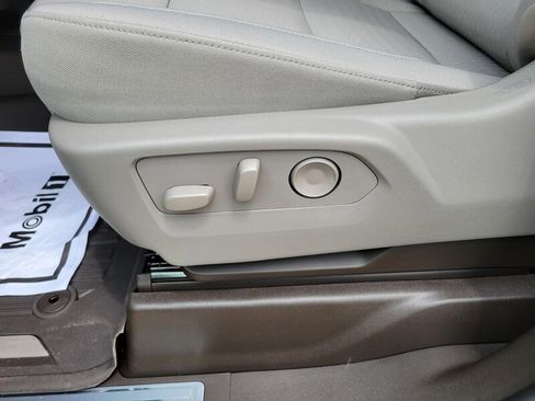 New 2025 GMC Sierra 2500 SLE w/ SLE Value Package; image 10