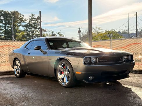 Used 2010 Dodge Challenger R/T image 6