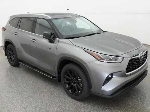 Used 2026 Toyota Highlander Limited AWD/4WD image 7