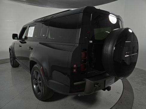 Used 2023 Land Rover Defender 130 X-Dynamic SE image 6