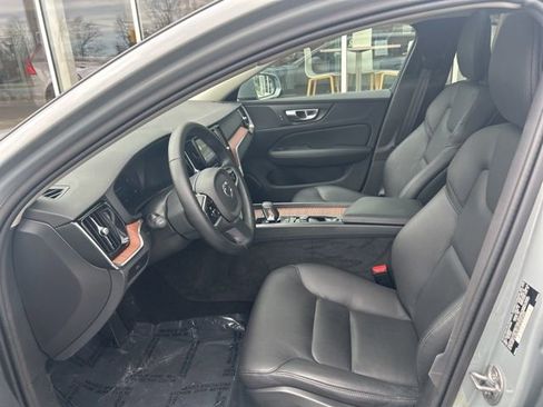 Used 2025 Volvo V60 B5 Cross Country Plus image 17