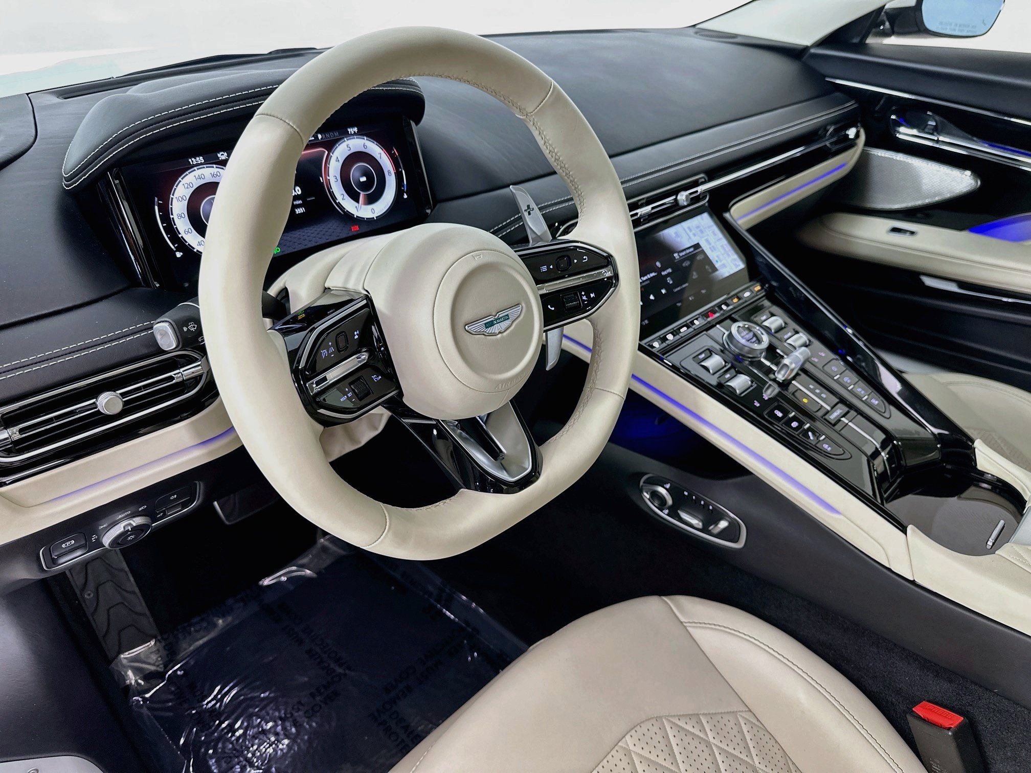 Used 2025 Aston Martin DB12 Coupe RWD image 3