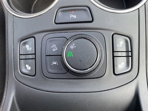 Used 2022 GMC Terrain SLT w/ Tech Package FWD image 23