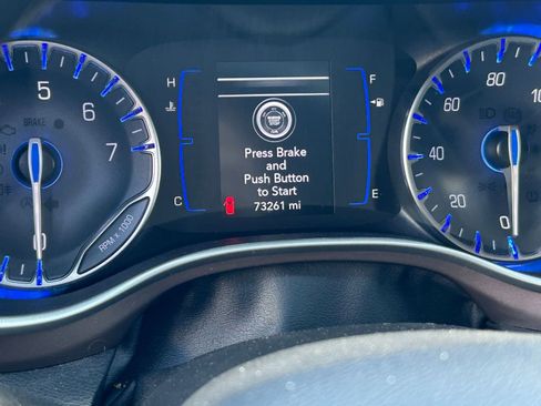 Used 2022 Chrysler Voyager LX image 9