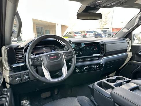 Used 2024 GMC Sierra 1500 SLT image 18