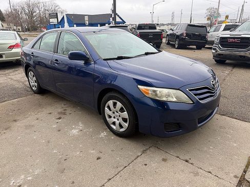 Used 2011 Toyota Camry image 6