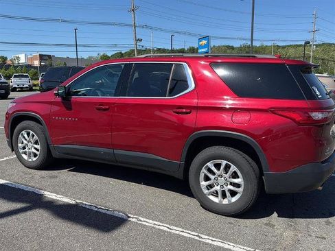 Used 2019 Chevrolet Traverse LT w/ LPO, Black Accent Package AWD/4WD image 8