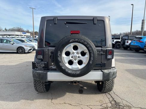 Used 2014 Jeep Wrangler Unlimited Sahara w/ Dual Top Group AWD/4WD image 4