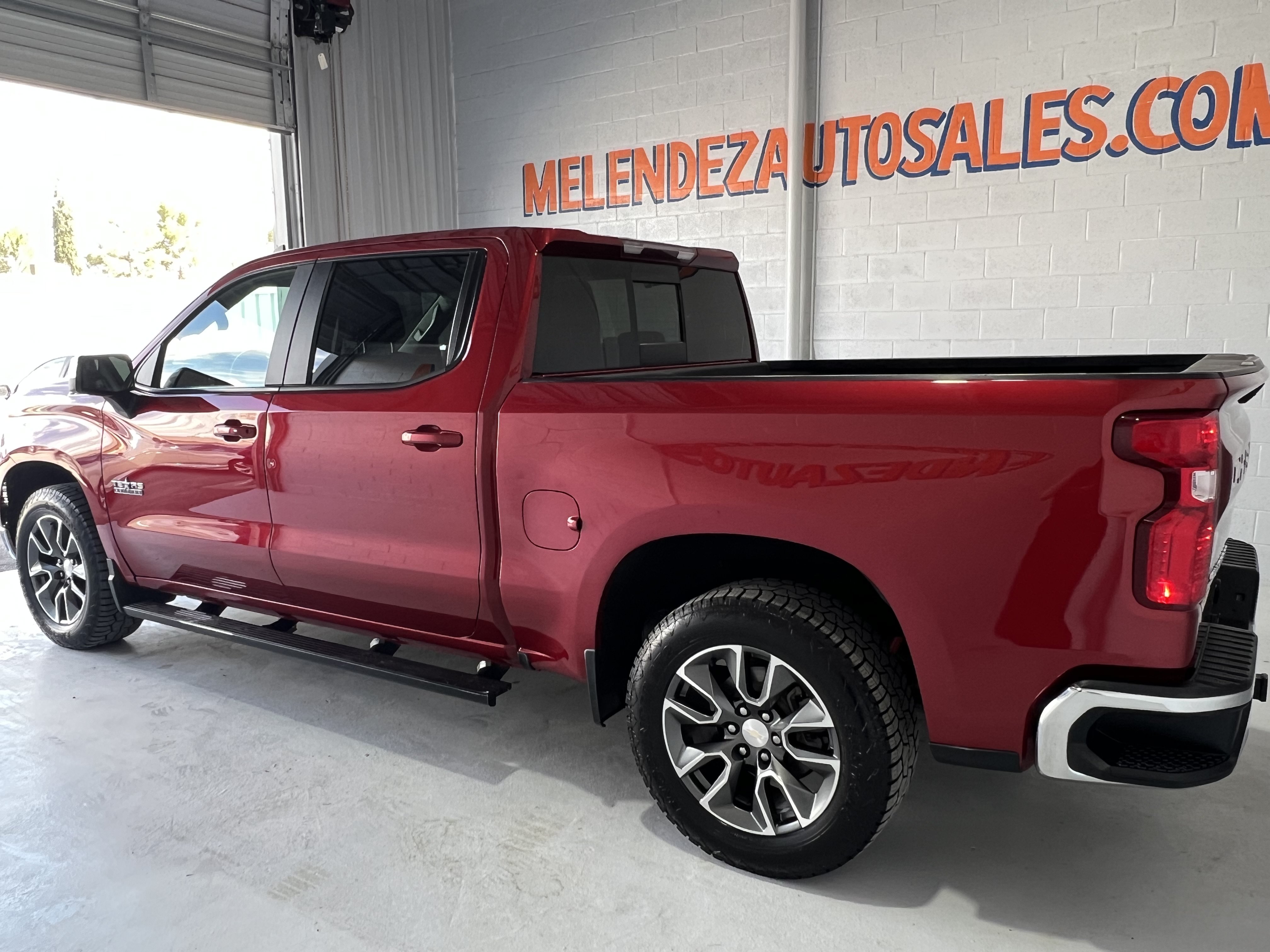 Used 2022 Chevrolet Silverado 1500 LT AWD/4WD image 3