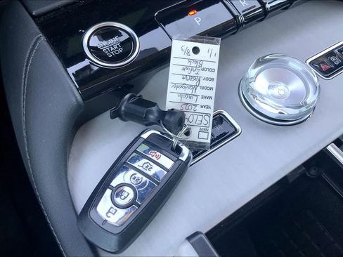 Certified 2025 Lincoln Navigator Reserve AWD/4WD image 15