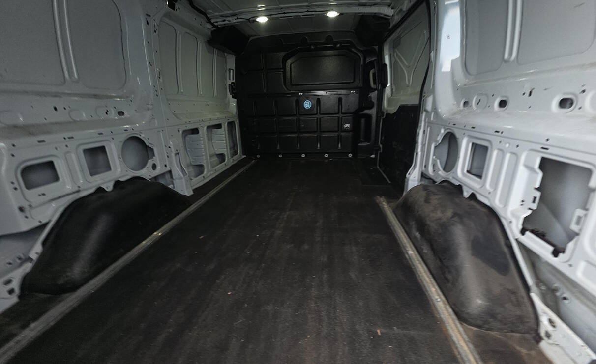 Used 2023 Ford Transit 250 Low Roof AWD image 7