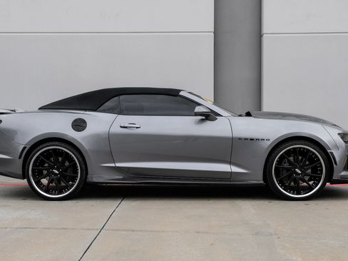 Used 2019 Chevrolet Camaro SS image 3