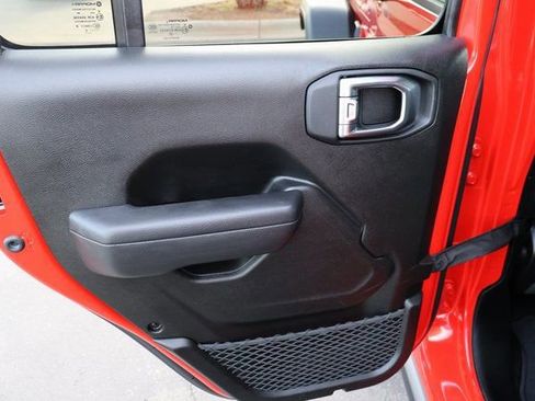 Used 2025 Jeep Wrangler Unlimited Rubicon image 24