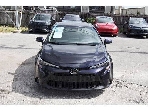 Used 2025 Toyota Corolla LE FWD image 2