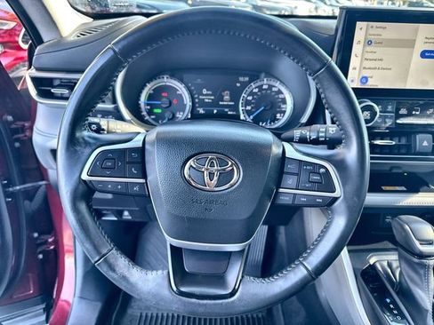 Used 2023 Toyota Highlander XLE image 23