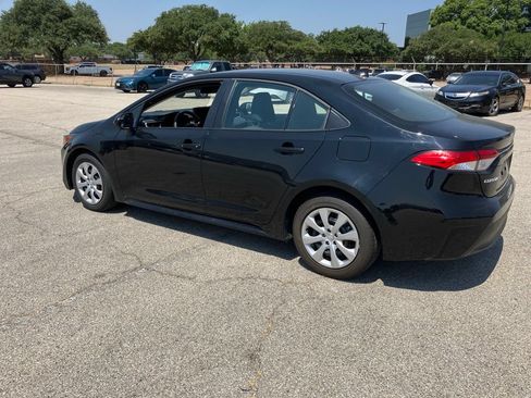 Used 2025 Toyota Corolla LE FWD image 6