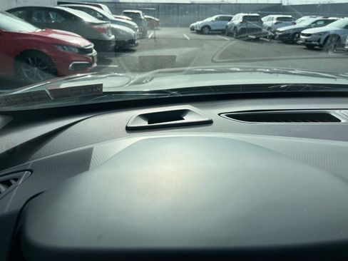 Used 2025 Chevrolet Trax LT image 33