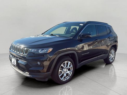Used 2023 Jeep Compass Latitude AWD/4WD image 8
