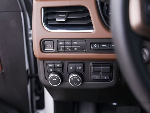 Used 2023 Chevrolet Tahoe High Country w/ Premium Package AWD/4WD image 18