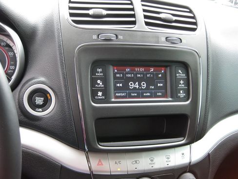 Used 2016 Dodge Journey SE w/ Flexible Seating Group image 17