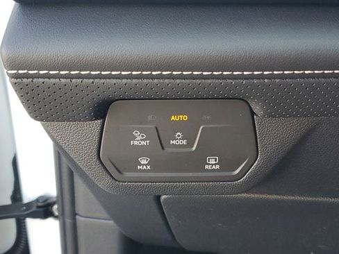 New 2026 Volkswagen Atlas SE FWD image 29