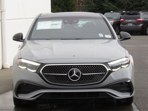 New 2026 Mercedes-Benz E 350 4MATIC Sedan image 3