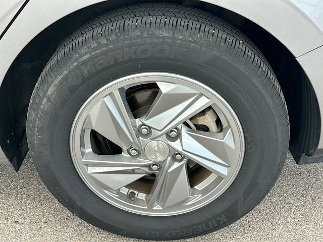 Certified 2024 Hyundai Elantra SE FWD image 27