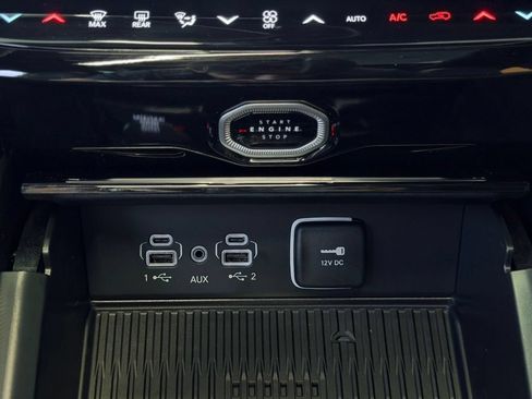 New 2026 Jeep Grand Cherokee Limited w/ Luxury Tech Group II AWD/4WD image 35