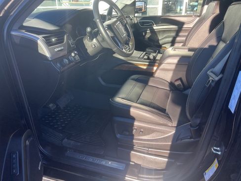 Used 2019 GMC Yukon XL Denali image 14
